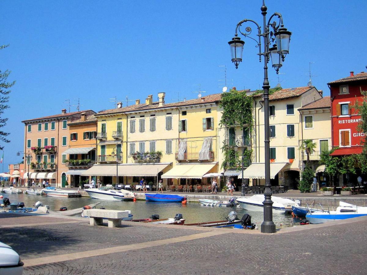 Small Residence Of Only 18 Apartments With Swimming Pool Lazise Exterior photo
